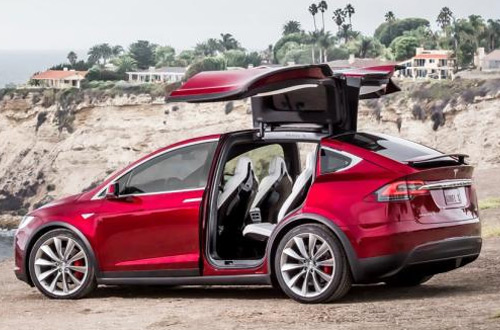 Компания Tesla планирует отозвать примерно 2 700 кроссоверов Model Х