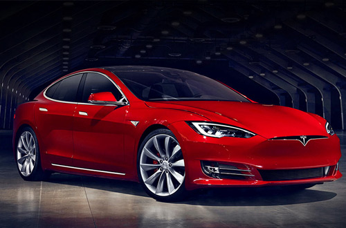 Электрический хэтчбек Tesla Model S впервые преобразился внешне