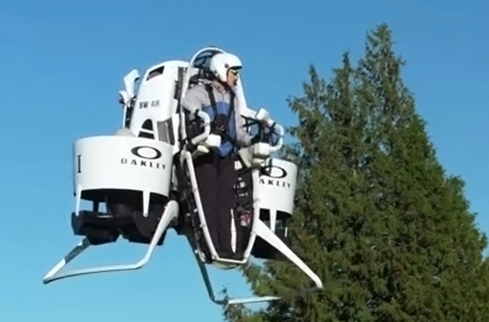 Итальянская компания Oakley построила летающий гольф-карт (ВИДЕО)