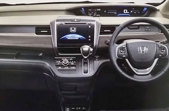 Компания Honda рассекретила интерьер компактвэна Honda Freed нового поколения