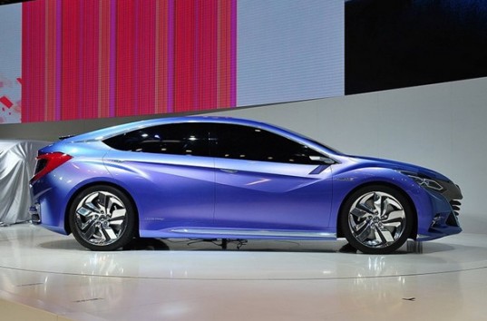Компания Honda презентовала новую модель собранную на платформе седана City