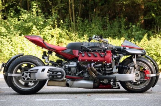 Компания Maserati презентовала безумный мотоцикл (ВИДЕО)