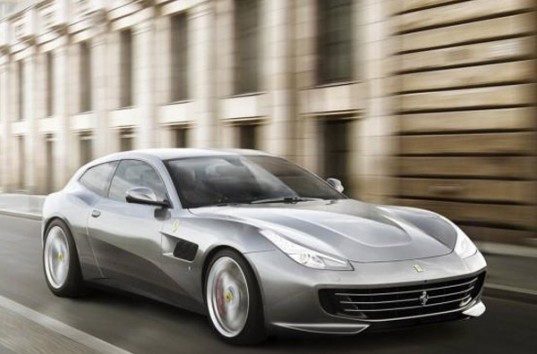 Компания Ferrari рассекретила 600-сильный шутинг-брейк GTC4Lusso T