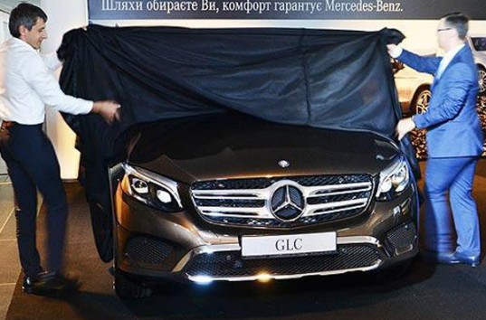 Компания Mercedes-Benz представила электрокроссовер на 400 л/с