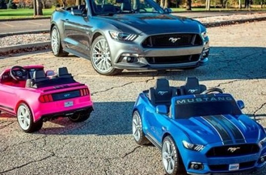 Ford разработала детский электрокар в стиле известного автомобиля Mustang (ВИДОЕ)