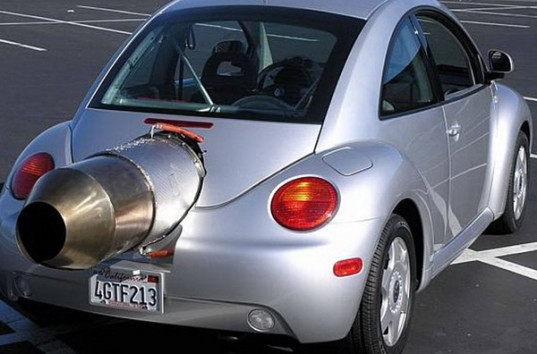 Автовладелец установил на VW Beetle реактивный двигатель