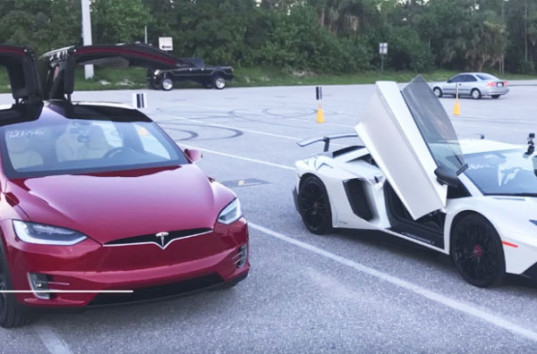Топовая версия Tesla Model X оказалась быстрее суперкара Lamborghini (ВИДЕО)