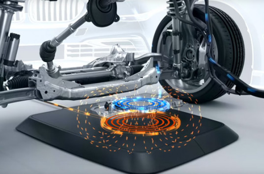 BMW создала беспроводную зарядку для электромобилей (ВИДЕО)