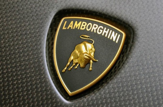 Lamborghini создал первый в мире спорткар способный ремонтировать свой кузов