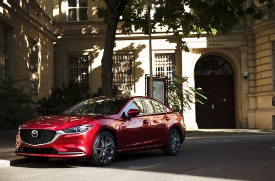 В Лос-Анджелесе официально показали новый японский седан «Mazda 6»
