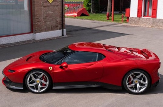 Ferrari представила суперкар SP38 выпущенный в единственном экземпляре (ФОТО)
