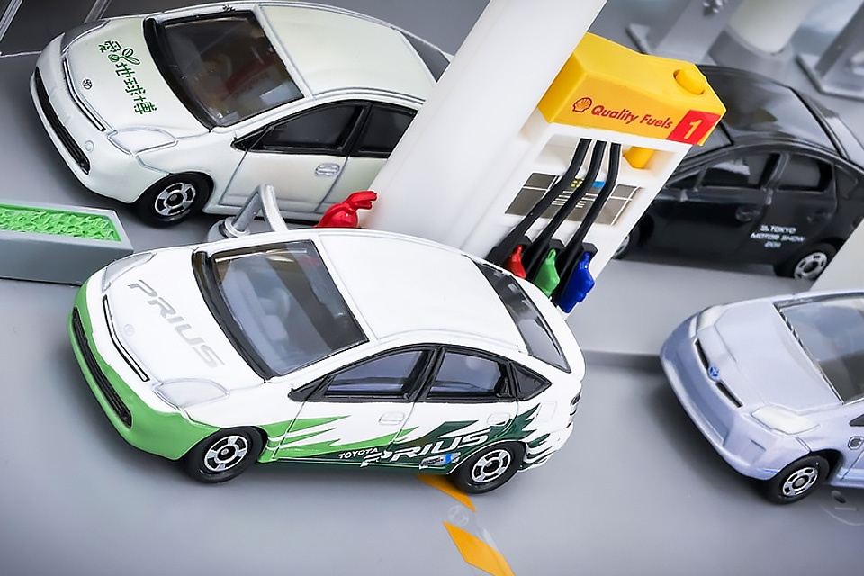 Toyota перевела популярную легковушку Prius на солнечные батареи