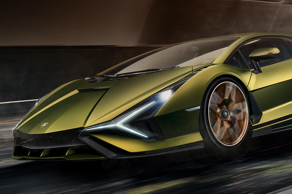 Первый в мире автомобиль на суперконденсаторах показала Lamborghini