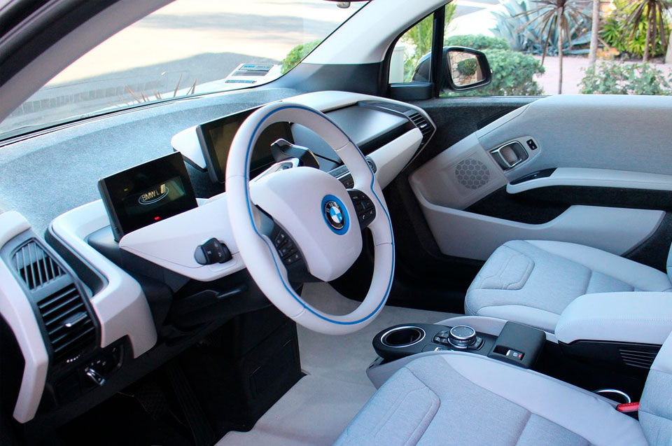 BMW отходит от механических коробок передач: эра «трех педалей» подходит к концу