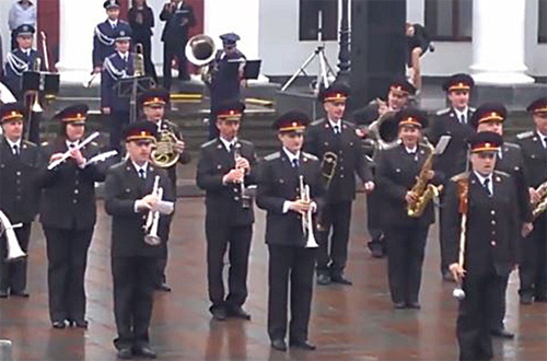 Оркестр Нацгвардии исполнил песню о «лабутенах» в Одессе (видео)