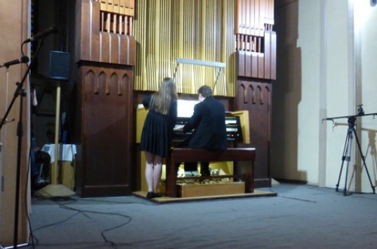 Красноярский музыкант сделал органный кавер на «Лабутены» (ВИДЕО)