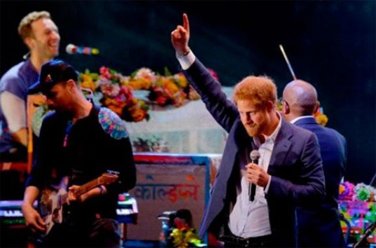 Принц Гарри выступил с Coldplay на благотворительном концерте (ВИДЕО)