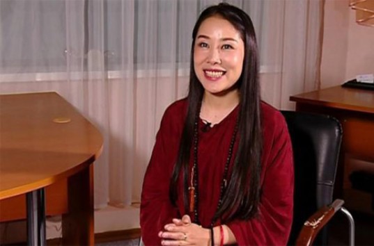 Китайская певица, подражающая Витасу, приехала в Россию (ВИДЕО)