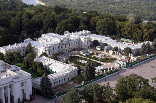 Мариинский дворец — достопримечательность Киева, которая не сразу заметна туристам