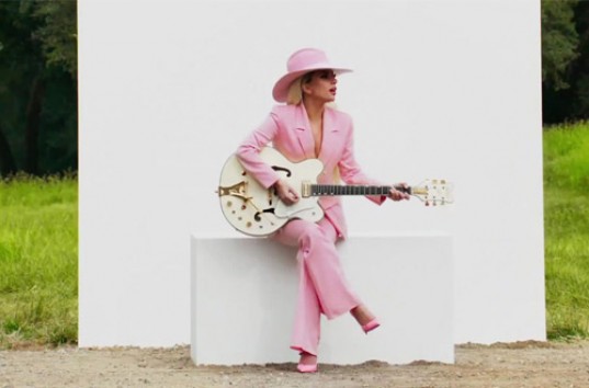 Поп-дива Леди Гага представила новый клип на трек «John Wayne» (ВИДЕО)