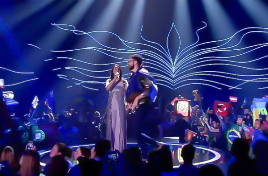Евровидение 2017: Виталий Седюк в финале конкурса оголил ягодицы прямо на сцене (ВИДЕО 18+)