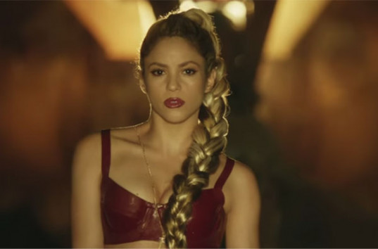 Колумбийская поп-дива Шакира выпустила новый клип «Perro Fiel» (ВИДЕО)