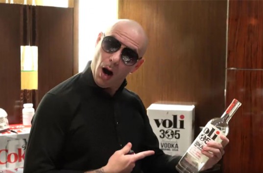 Pitbull презентовал новый яркий клип «Free Free Free» (ВИДЕО)