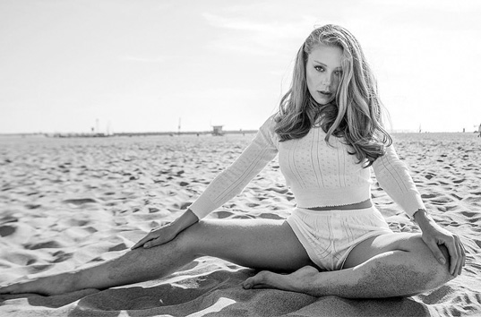 Тина Кароль взбудоражила своих поклонников в Instagram пикантным фото на пляже