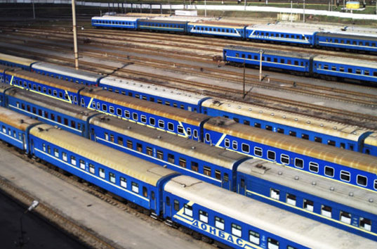 Украинским железнодорожникам существенно повысят зарплаты