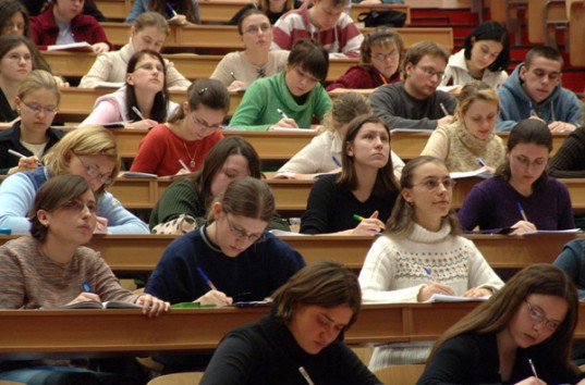 В Министерстве образования и науки предлагают повысить стипендии до 1600 грн