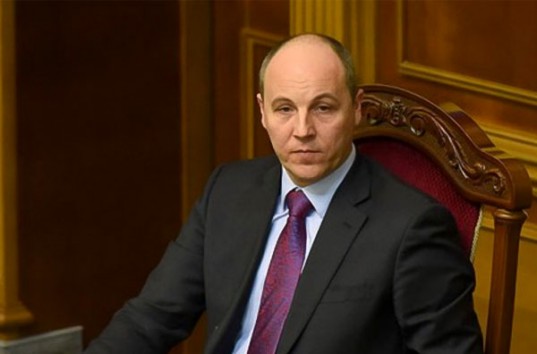 Депутаты Верховной Рады Украины вдвое увеличили себе должностные оклады