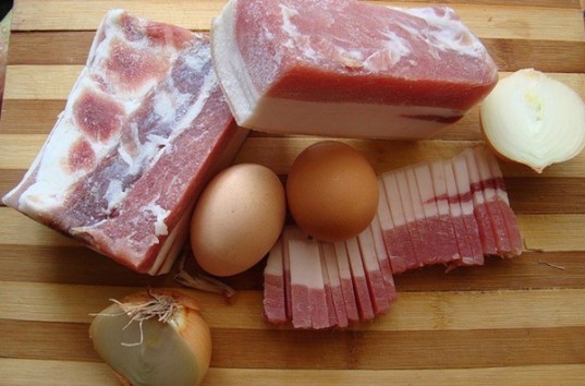 Эксперты советуют закупить мясо и яйца за месяц до праздников
