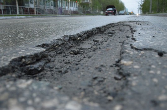 Стало известно, сколько денег потратят на ремонт украинских дорог