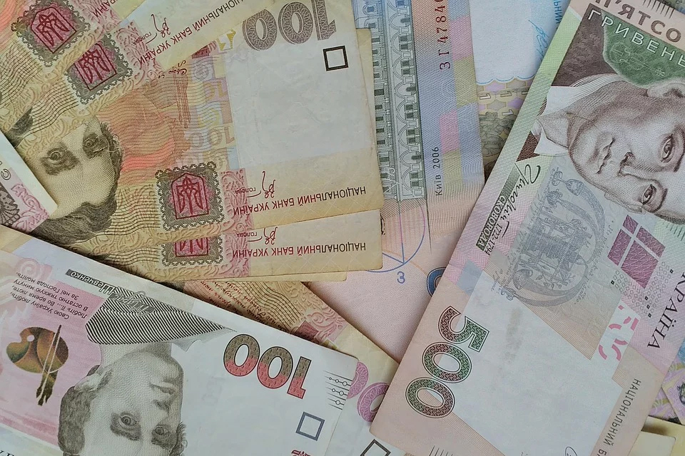 Кабмин Украины установил новый уровень зарплат и премий для топ-чиновников