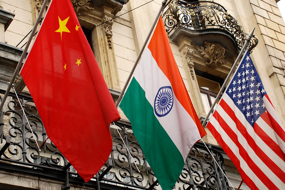 Китай ввел санкции против трех американских компаний из-за поставок вооружения