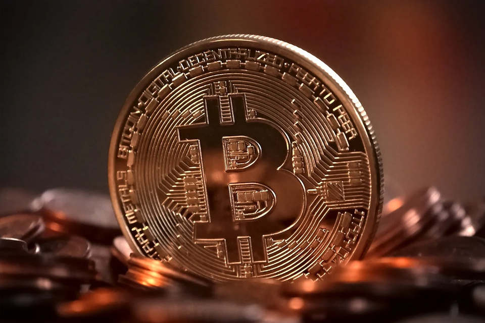Bitcoin установил новый рекорд: курс криптовалюты перевалил за $60 000
