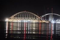 На Крымском мосту протестировали освещение автодорожной арки (ВИДЕО)