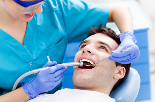 Исследования: причина мужской импотенции может скрываться в болезнях зубов