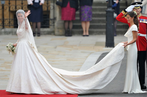 Замешанным в скандале оказалось свадебное платье герцогини Кембриджской Кейт Миддлтон
