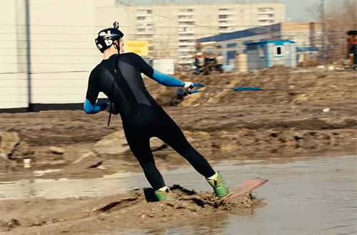 В суровом Челябинске устроили грязевые гонки и повеселили Сеть (видео)