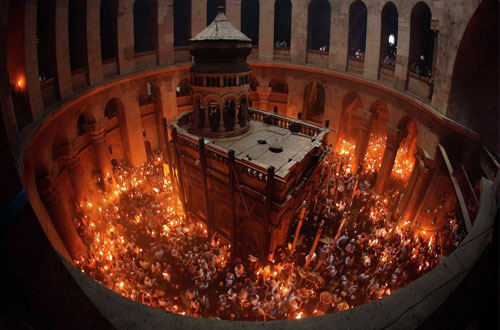 Видео схождения благодатного огня в храме Гроба Господня Иерусалиме (видео)