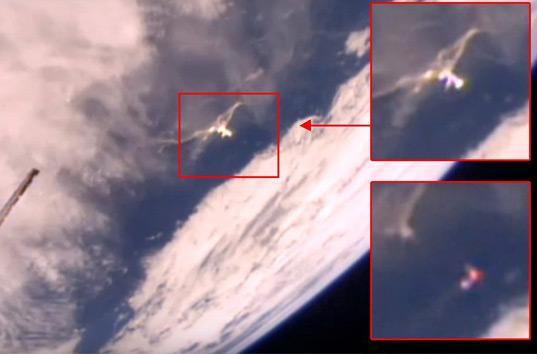 Камеры Международной космической станции зафиксировали НЛО в атмосфере Земли (ВИДЕО)
