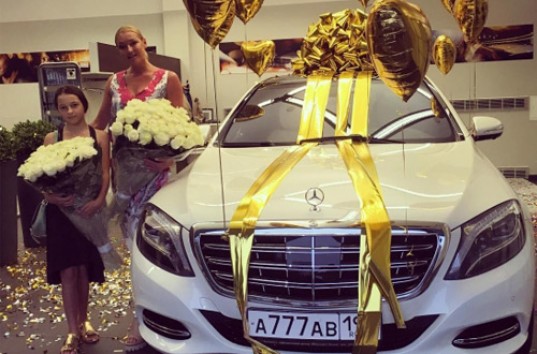 Волочкова получила в дар автомобиль от «любящего человека»