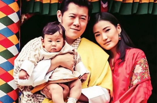Король и королева государства Бутан показали наследника