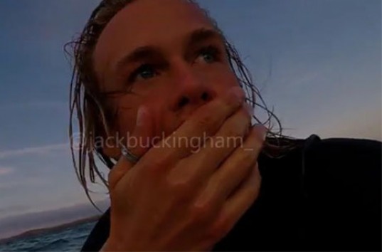 Сёрфер из Англии снял преследовавшую его акулу на видео (ВИДЕО)