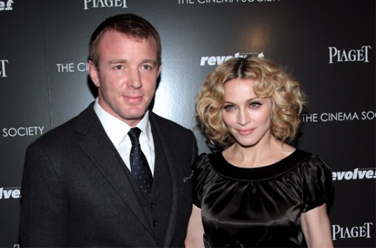 Певица Мадонна и режиссер Гай Ричи через суд решили вопрос опеки над их сыном Рокко