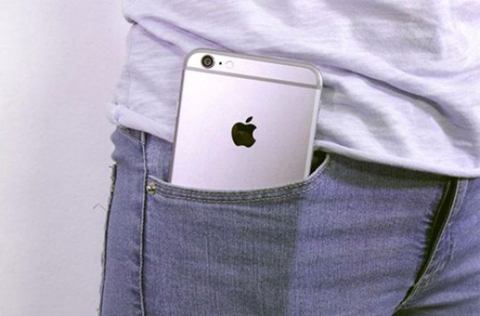 Ученые доказали, что мужчинам нельзя носить мобильники в карманах брюк