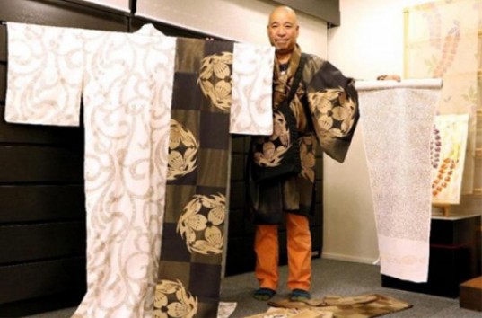 Японский дизайнер сшил кимоно из ткани с запахом шоколада