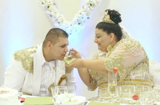Интернет взорвала цыганская свадьба с дождём из евро и золота (ВИДЕО)