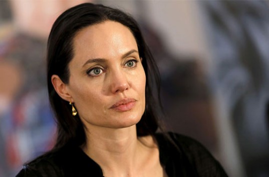Анджелина Джоли много курит и практически ничего не ест